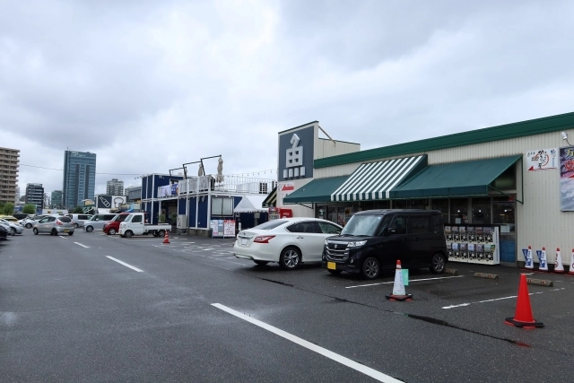 Shops and a fish-market sign at Pier Bandai in Niigata City.