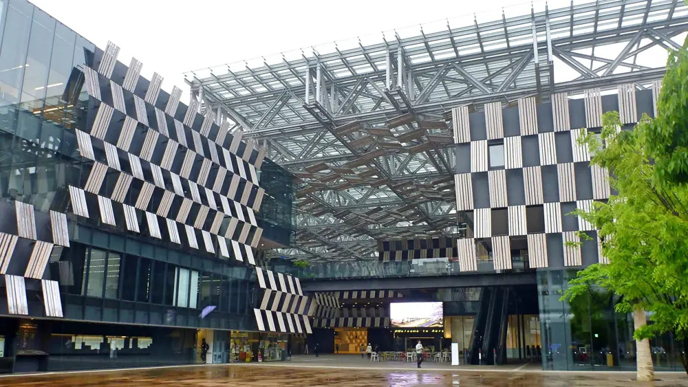 Timber chequerboard walls and the broad glass-and-steel roof frame Aore Nagaoka's Nakadoma plaza.