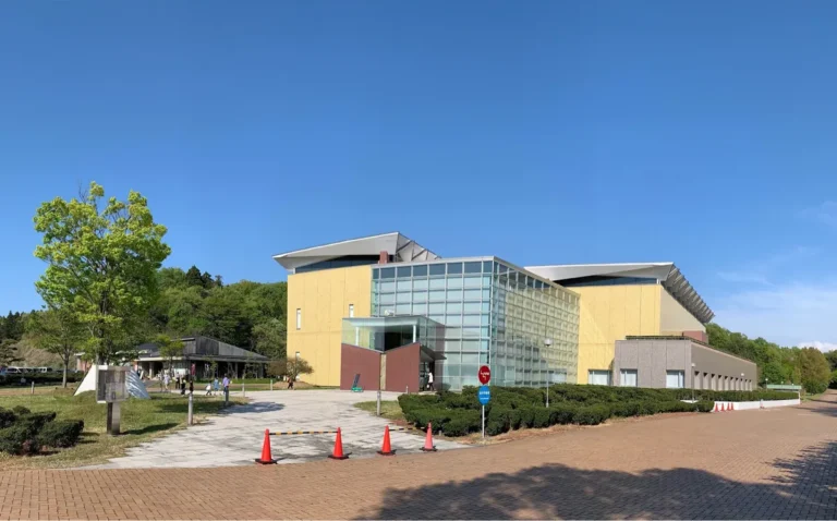 Yellow walls and a glass entrance at Niigata City Niitsu Art Museum.
