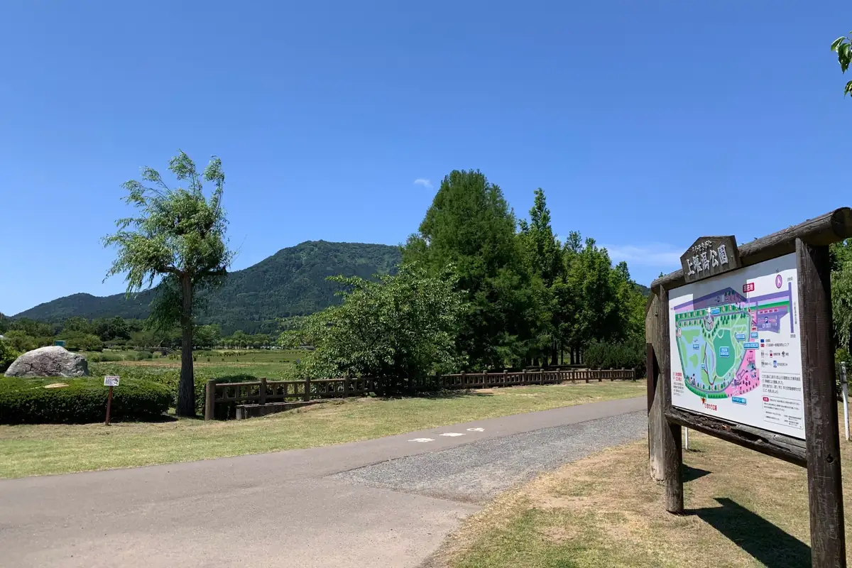 A path and visitor map near the entrance to Uwasekigata Park.