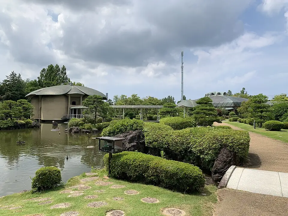 Pond, clipped planting and lotus-inspired buildings in Tenjuen’s Japanese garden