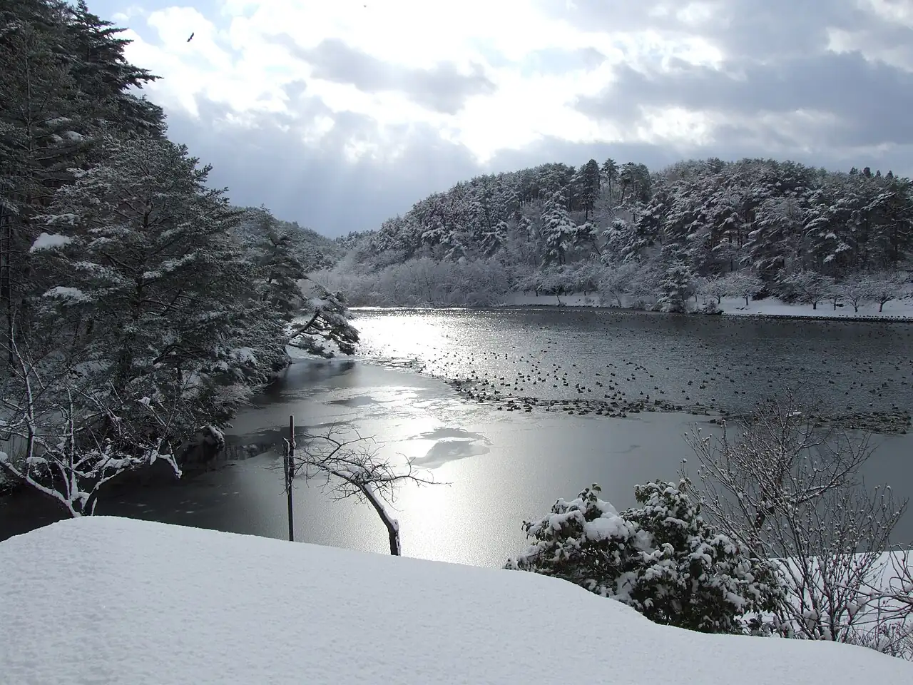 Snow-covered Lake Masugata in Ijimino Park