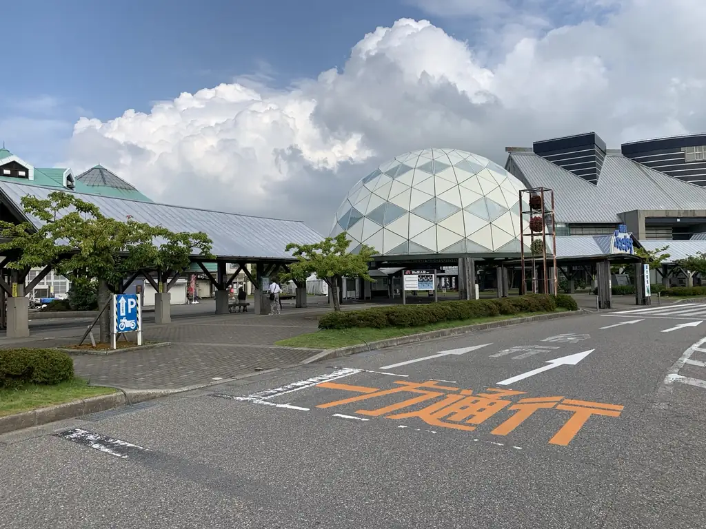 The geodesic dome and entrance of the Niigatakan at Niigata Furusatomura, photographed in August 2019.